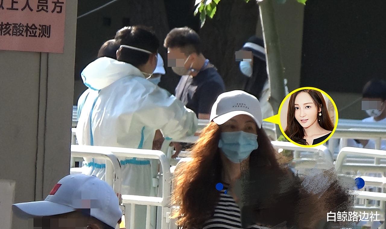 姚笛|40岁姚笛独自做核酸！身材单薄消瘦好多，富豪老公多次和美女约会