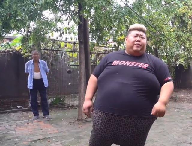 医生 胖侯仔不顾医生劝阻仍然做美食视频,家中呼吸机抢镜头了!