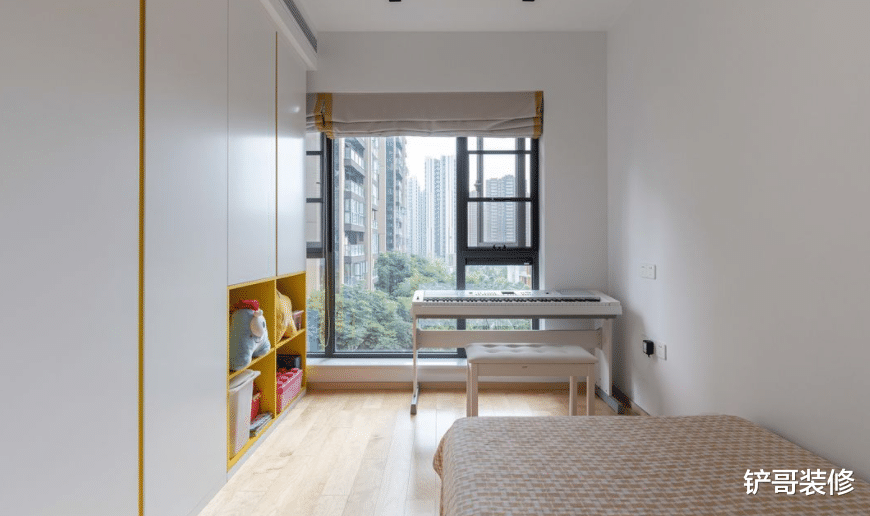 用实木打造极简空间，扭转采光微弱的缺陷，这才是年轻人该有的家