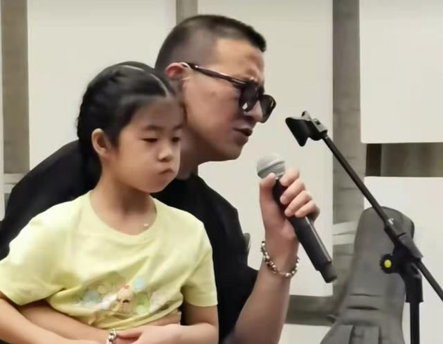 汪峰|汪峰的两个女儿,大女儿遗传生母美貌基因,小女儿像爸爸
