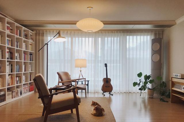 夫妻俩坚持丁克,129不多添置一件家具,沙发也不要,生活很随心