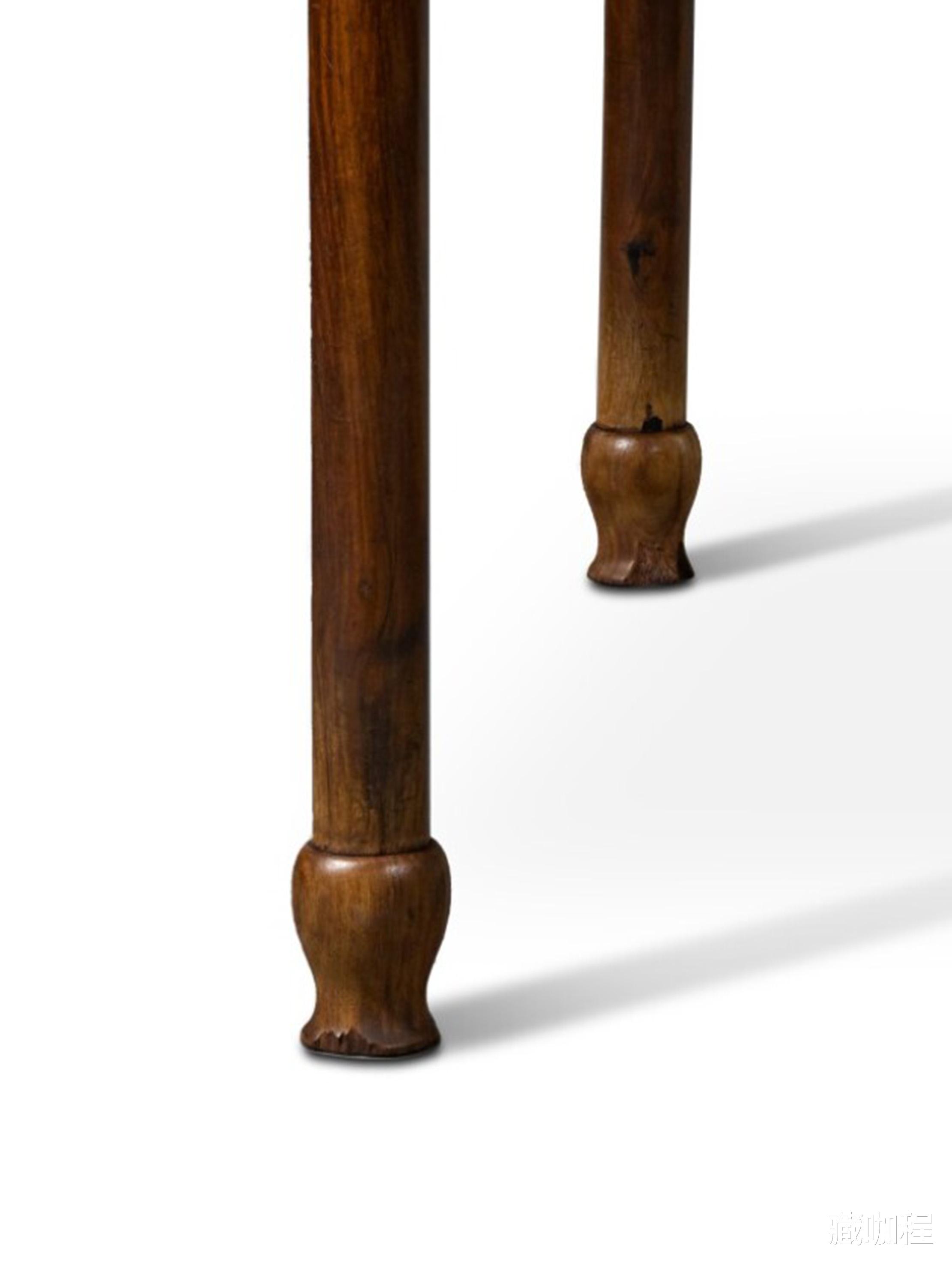 |一米见方超宽大,黄花梨螭纹方桌估价百万元