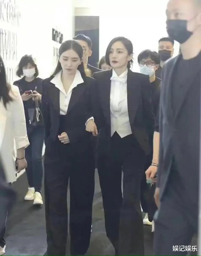 杨幂|杨幂时隔11年再给刘诗诗庆生，晒两人旅行照，手挽手感情好