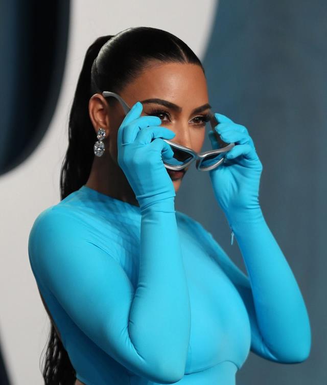 金·卡戴珊|恭喜！42岁卡戴珊，创办服装品牌，自己当模特，身材+气质都一流