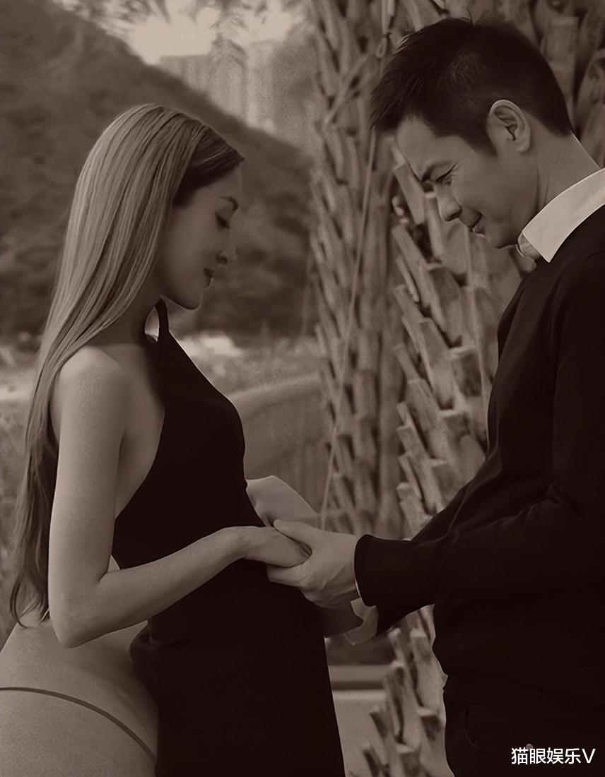 郑嘉颖|52岁郑嘉颖官宣三胎！抚摸妻子肚子动作温柔，两人对视情意浓浓