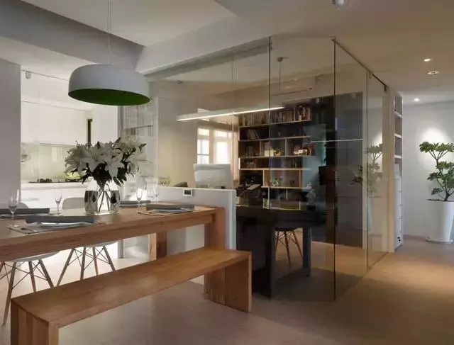 越来越多人选择这样的隔断设计，时尚美观，通透不压抑！