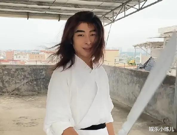 步惊云|乐山步惊云：造型霸气，神态酷似何润东，美女们抢着要做楚楚孔慈