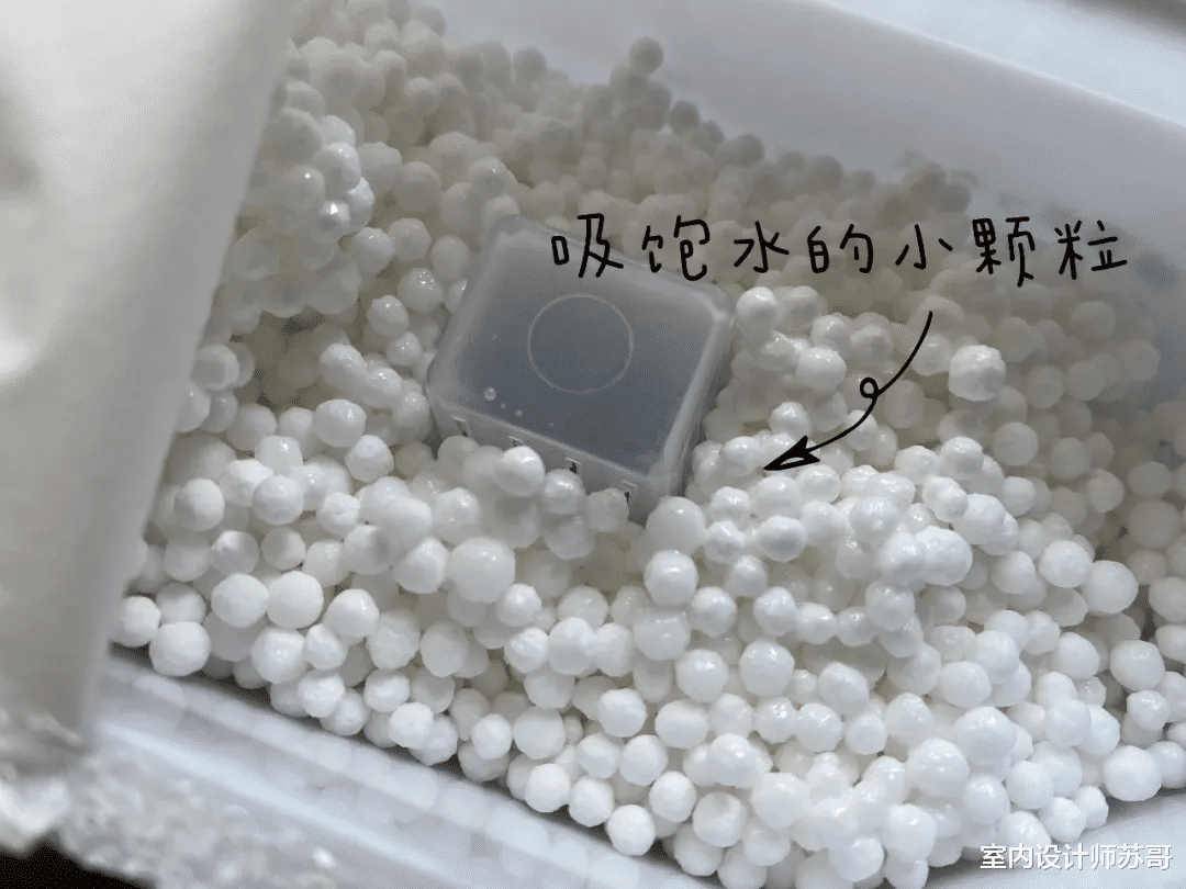 家里受潮严重,衣服湿漉漉?教你正确做法,衣服不返潮、不长虫!