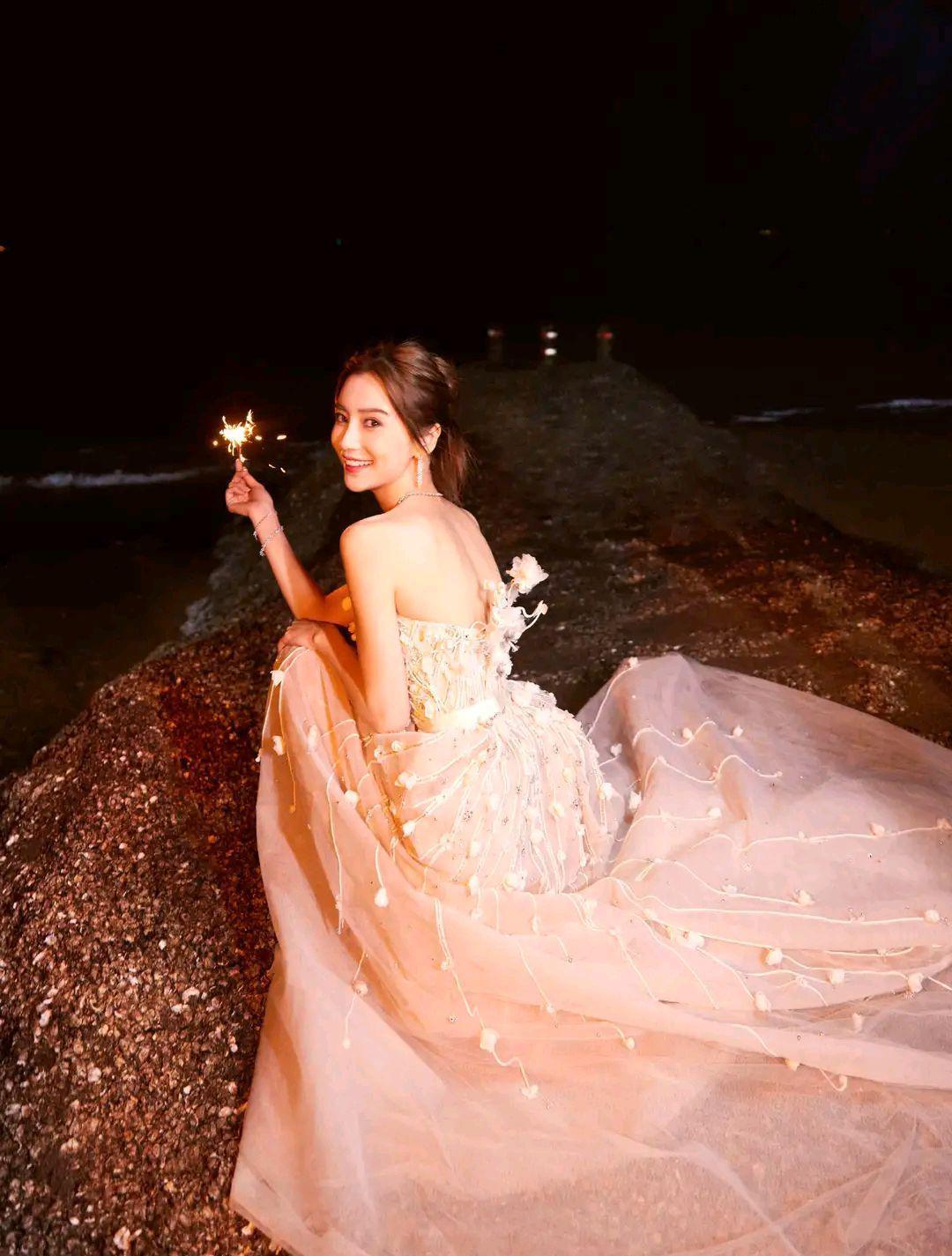 关晓彤|有一种颜值叫“明星生图”,王一博眼袋明显,关晓彤天生大骨架!