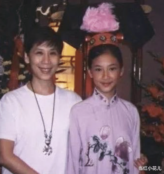 应采儿|应采儿嘲笑程莉莎脸太僵,被网友们吐槽没分寸