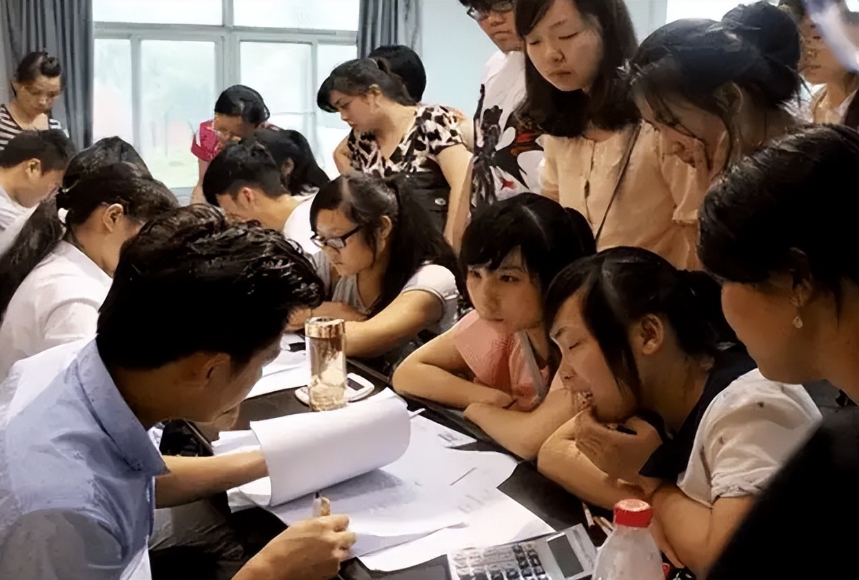 招聘|中国石油公开招聘,平均工资8590元左右,3类毕业生可优先录用