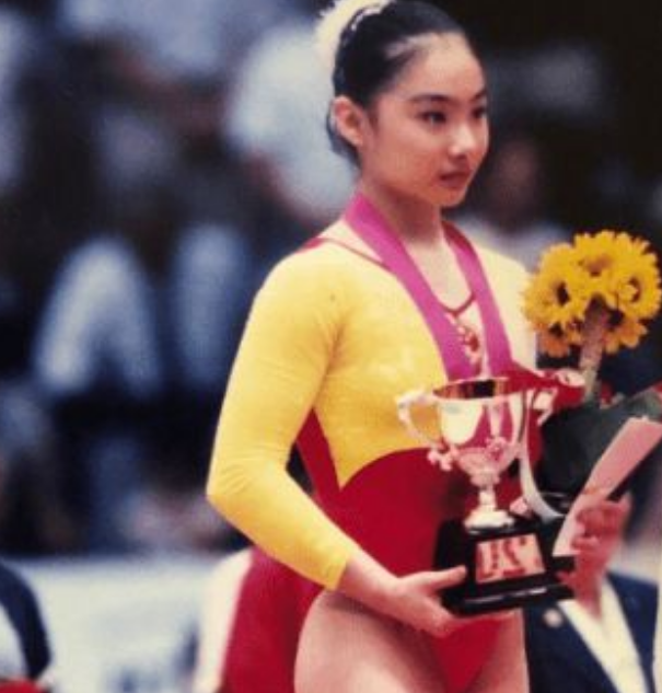 刘璇|体操冠军，22岁退役转投娱乐圈，婚后儿女双全，今42岁似少女