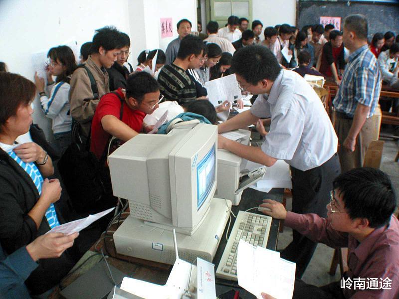 考研|为什么有些985、211的本科学生,在找工作时学历那么管用?