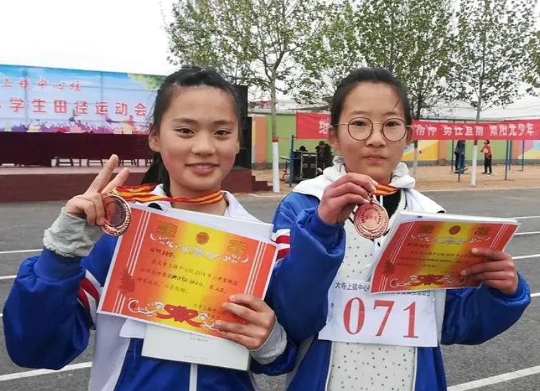 湖南|爸爸答应女儿奖状可换钱，随后就后悔了，网友：私房钱已被掏空