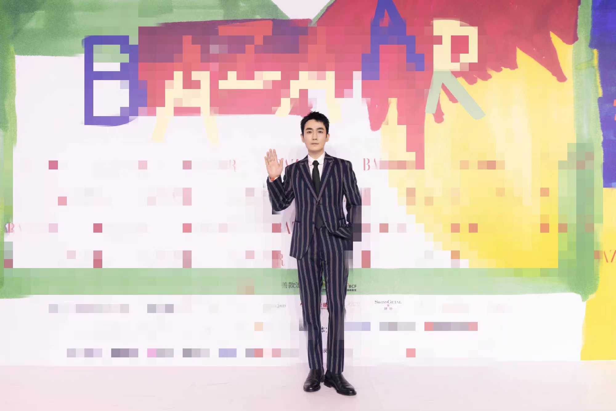 程潇|头大肩窄、小短腿、双下巴赘肉,没修图的男明星真是没眼看