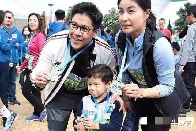 刘德华|刘德华的拖把，李明启的烂背包，扯下了多少富豪明星的“遮羞布”