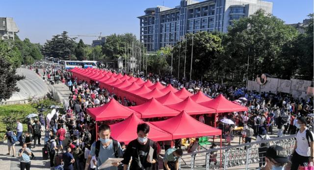 大学|“不应该花14万送儿子上大学”,普通家庭的心里话,真实又扎心