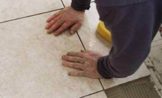 越来越多人这样贴瓷砖,一问老师傅,才知道这样装省钱又快捷