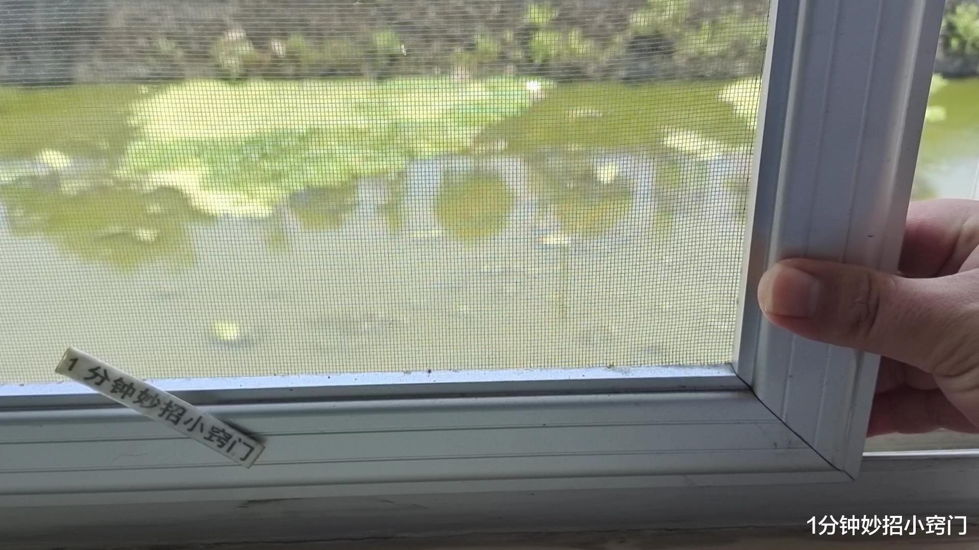 家里的纱窗无论多黑多脏,用一个口罩,不用拆卸,马上焕然一新