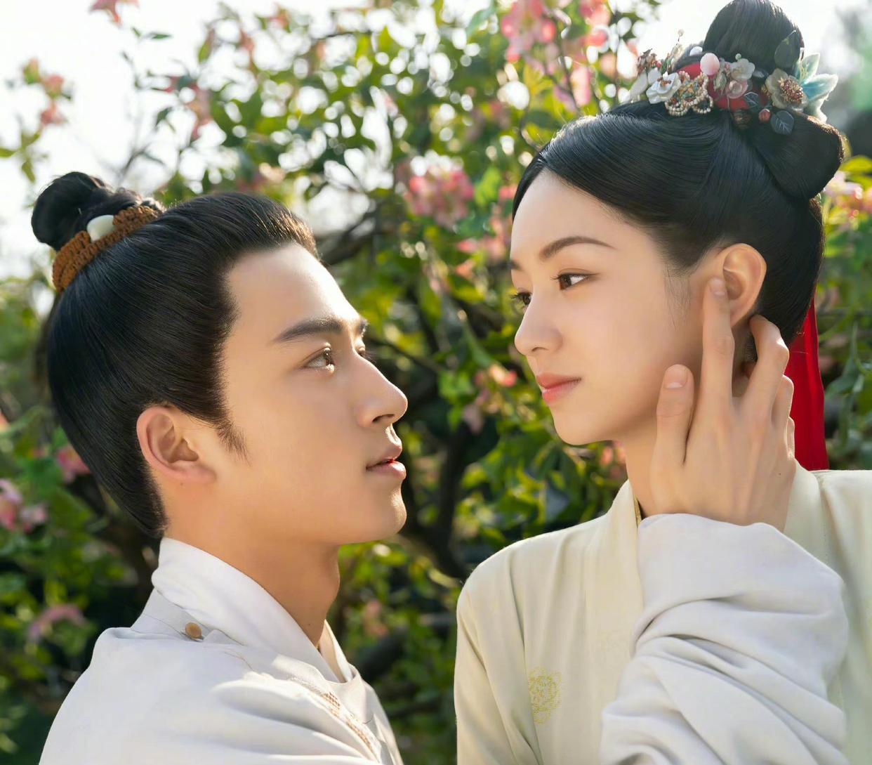 于正|于正2部古装言情剧来袭，力捧两位美女小花，你更加看好哪一位