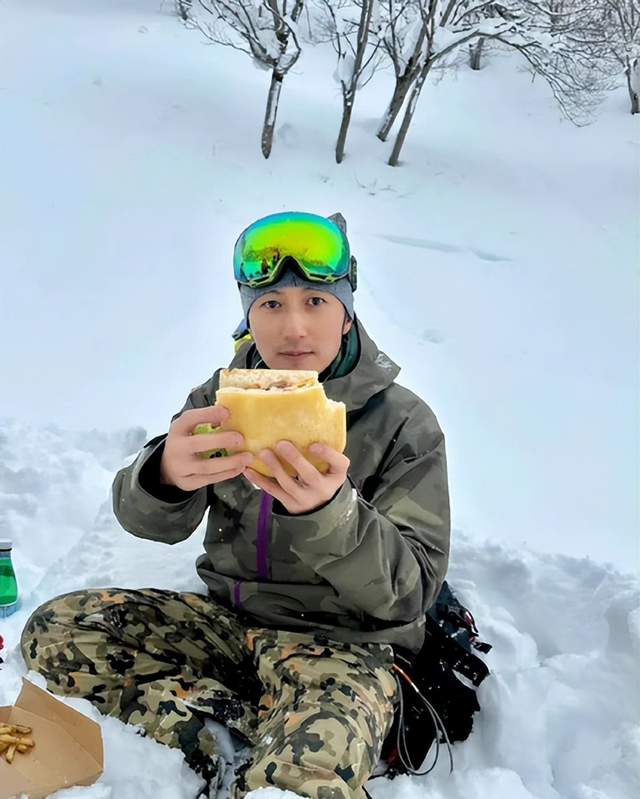 中国乒乓之绝地反击|谢霆锋和王菲一起过春节，雪地里开心拍照，两人恩爱如初令人羡慕