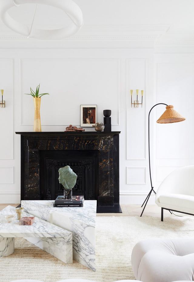 大面积白色,冷暖相间的深蓝与金色打造高级感,梦想中的别墅来了