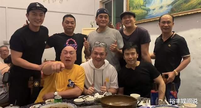 唐文龙|众多港星内地聚餐!钱小豪师父罕有现身,63岁“穆念慈”仍显冻龄