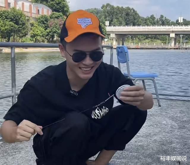 游乐园|又有俩网红锤游良文化老板!公开聊天信息:唆使众多网红抨击小刚