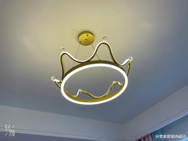 太羡慕她家新房了,装修效果还不错,全屋网购的灯具便宜又好看