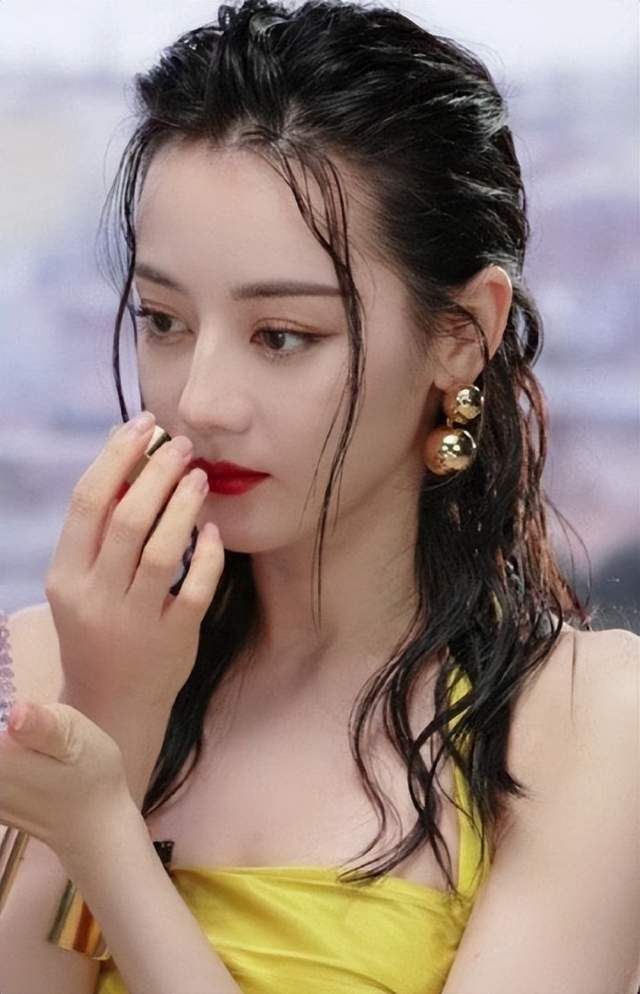 迪丽热巴|迪丽热巴迷人湿发造型