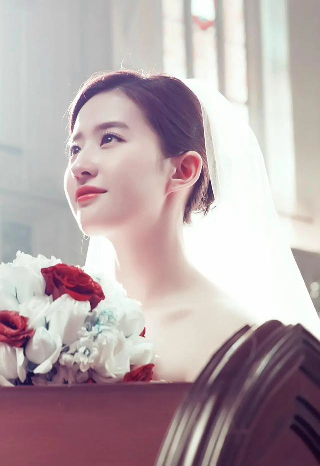 刘亦菲|不是吧！溜了娱乐圈一半人的长陵刘亦菲没有接，反拿了玫瑰的故事