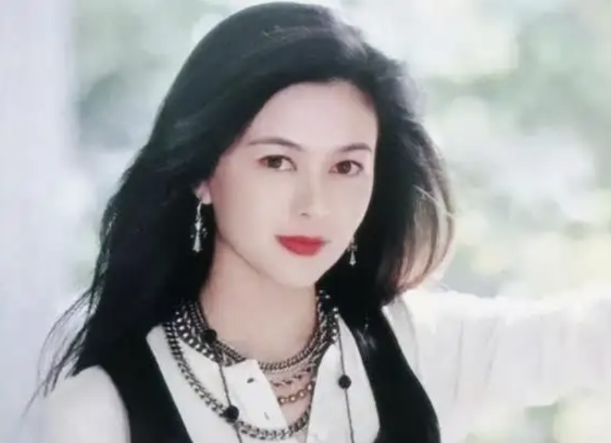 甘比|美不过李嘉欣，却坐拥千亿家产，一无所有的甘比，凭何笑到最后？