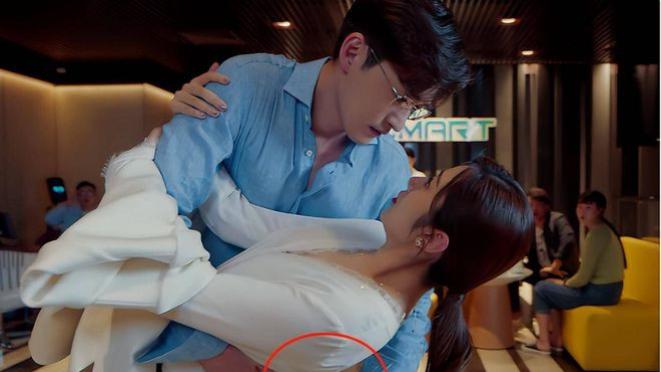 人民网评张翰新剧低俗，网友：堪比性骚扰作案现场