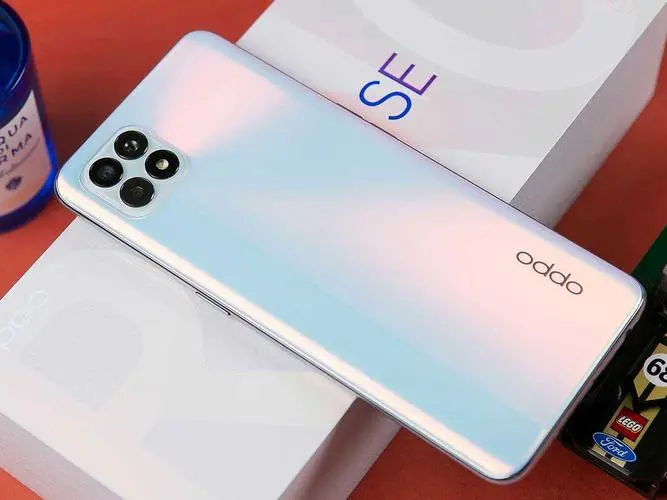 OPPO Reno8有靓丽的外观,出色的屏幕和摄像头,但不适合玩游戏