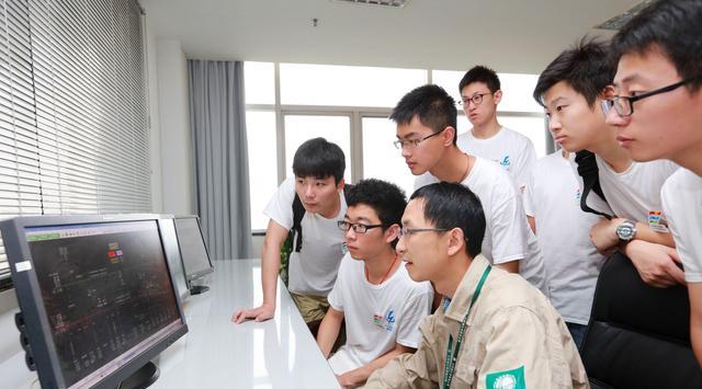 加班费|“集体摆烂”悄然兴起,工资下调员工不满,领导无奈:想联系都难