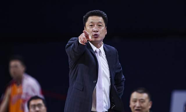 上海队|上海队止步四强阵容大调整，双塔加三少新赛季有望再成大黑马