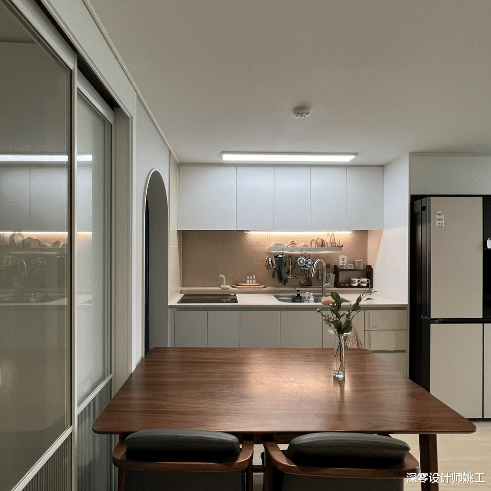 普通人的家大概如此!不需要多么富丽堂皇,简简单单但却干净舒适自在