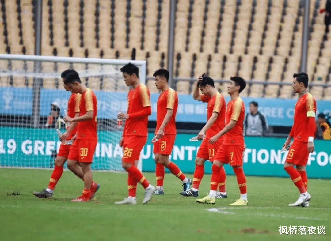 运动|34岁退役时泣不成声！36岁谈到足球仍两眼放光，那个中国男人回来了