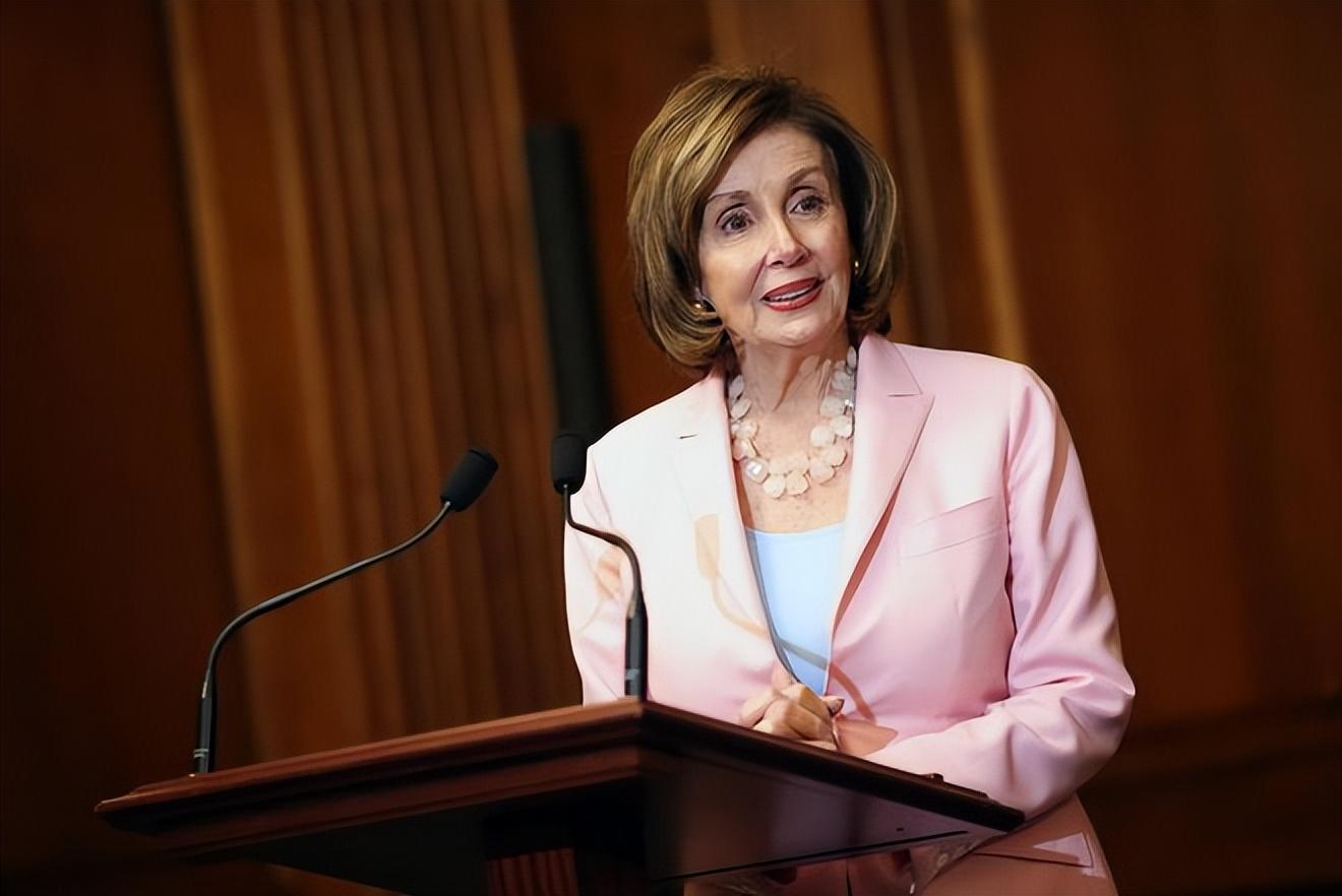 佩洛西|著名导演炮轰佩洛西：必须对佩洛西进行全网封杀，不能让她出镜了