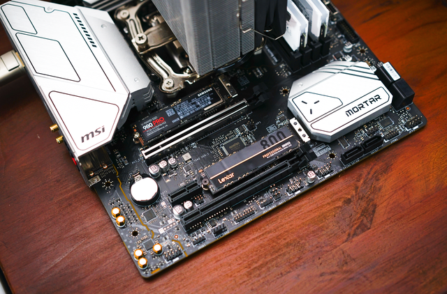 键盘|主板自带M.2散热片是鸡肋？看看B660迫击炮+PCIe4.0固态上机实测