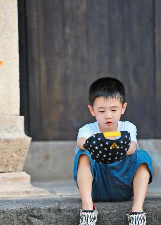 杨阳洋|大家还记得奥运冠军杨威吗？儿子杨阳洋上初中，学费高达40万！