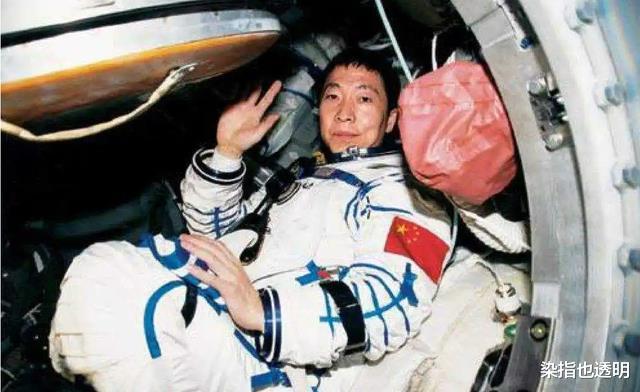 杨利伟曾在太空听到“敲门声”,难道是外星人敲门?十七年后揭秘