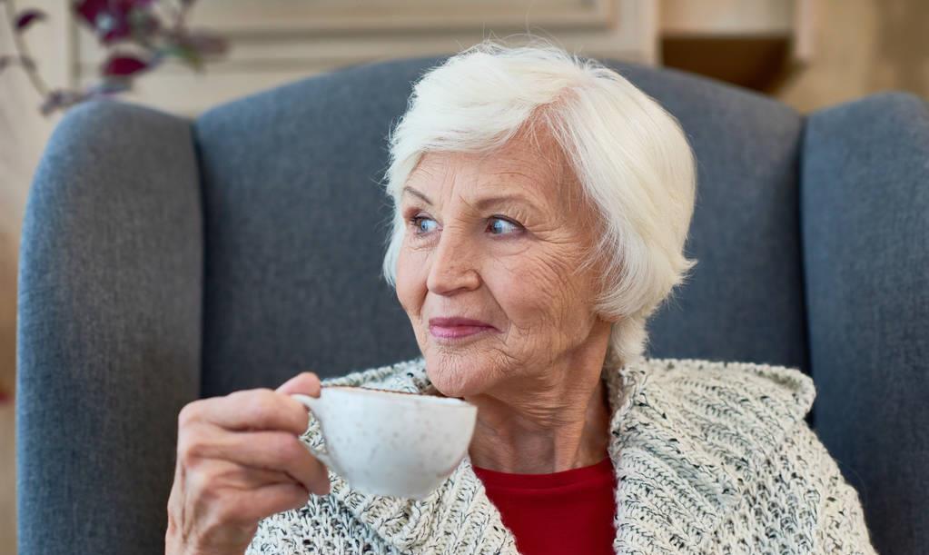 退休|退休之后还要再找工作吗?两位大姐说出心里话