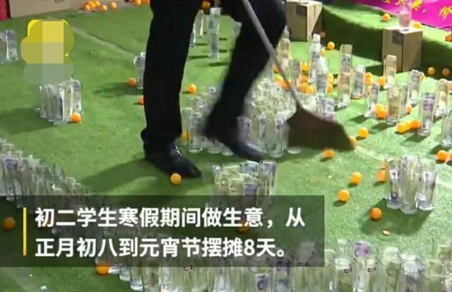 初二男生走红了,“摆摊”8天赚了近2万,网友笑赞:下一个马云