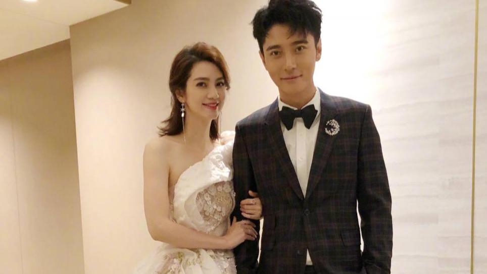 洪欣|张丹峰和女经纪人并未断联，洪欣继续忍让？她似乎确实没底气