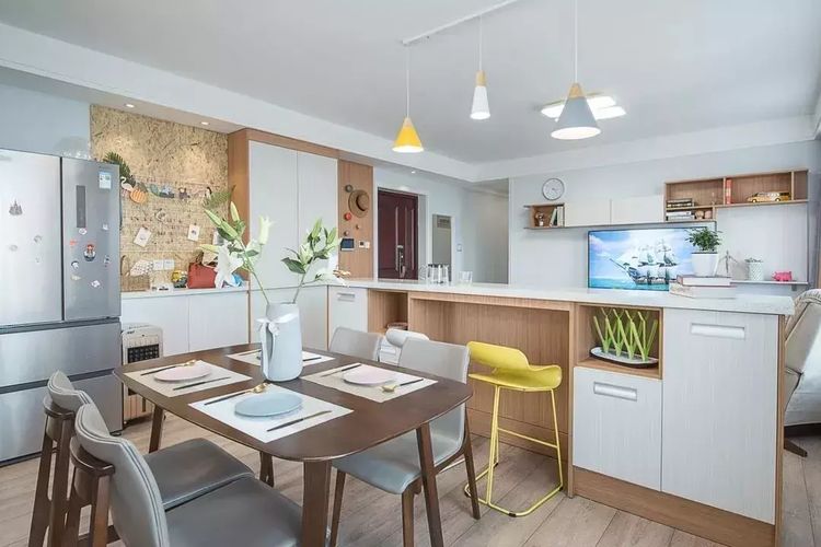 127平三室,客餐厅长吧台隔断,三扇落地窗!