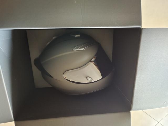 超速|邀赏:真我Q5手机,戴上头盔踩油门,千元机里的超速玩家