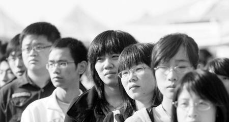 迪拜|高才生的困境：985院校女硕士求职被拒，从天才沦为废物是谁的错？