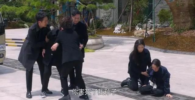 课堂教学|8年家庭主妇，一朝沦为寡妇，《心居》中冯晓琴，靠3招职场蜕变