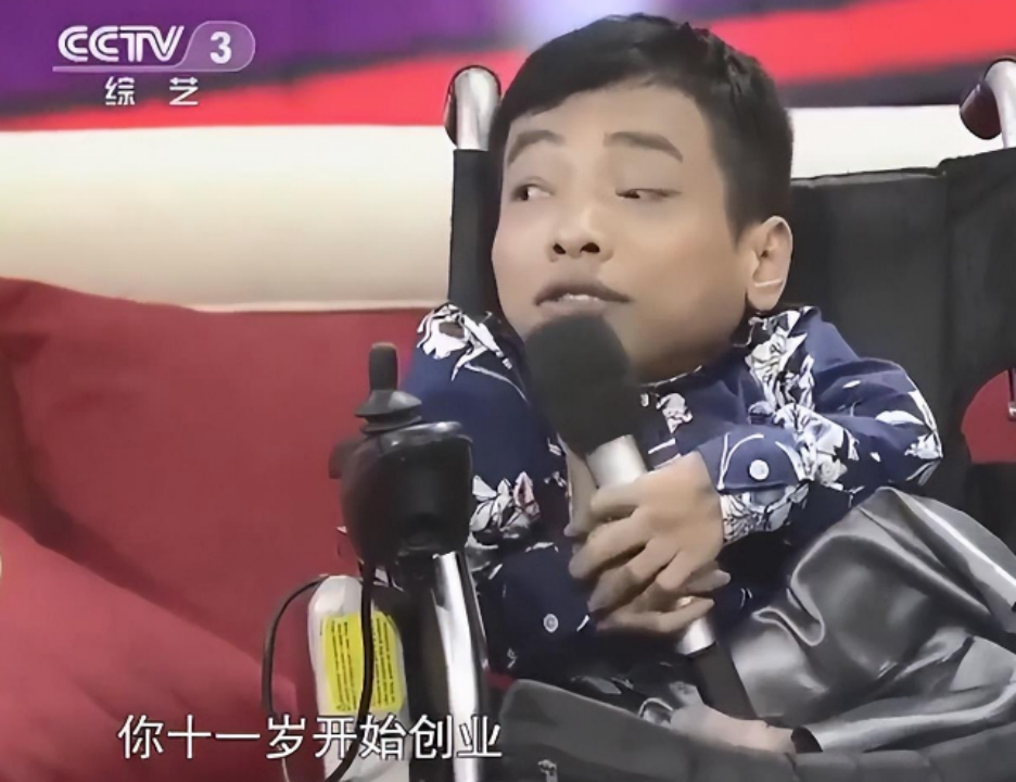 “轮椅总裁”李创利:身高不到一米娶一米七秘书,今儿子比他还高